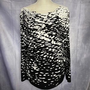 DANA BUCHMAN LONG SLEEVE KNIT TUNIC ANIMAL PRINT SIZED M
